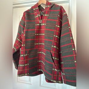 Authentic Woolrich pullover w/hood